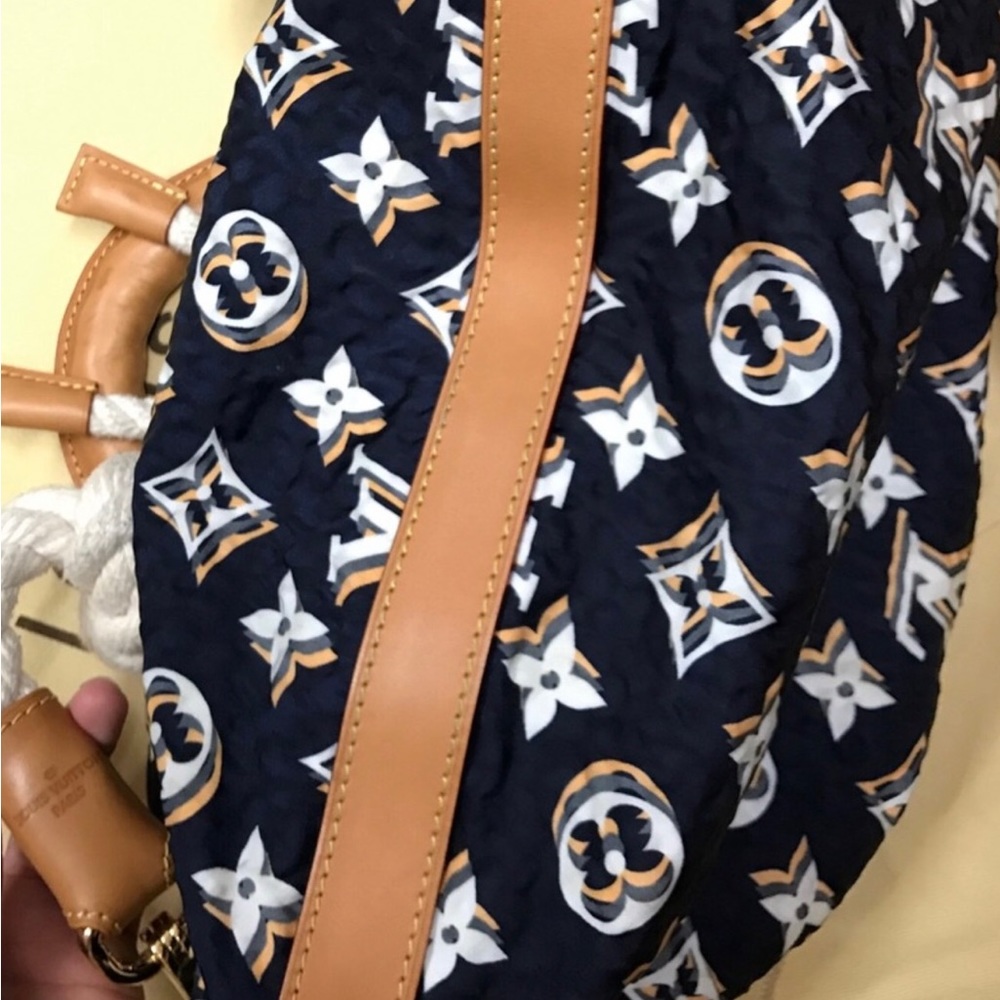 Louis Vuitton Bulles purse - Picture 5 of 8